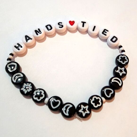 Taylor Swift Friendship Bracelet - Picture 1 of 2